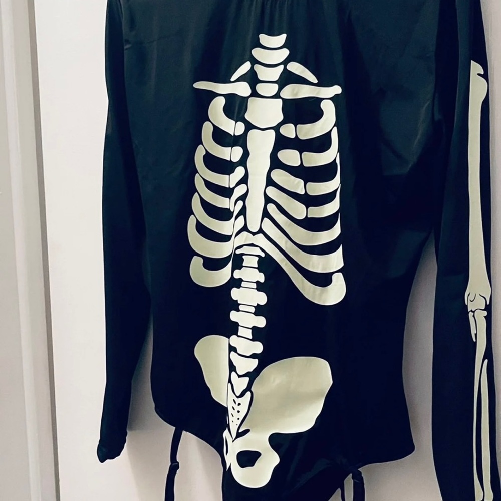 Skeleton costume glow in the dark